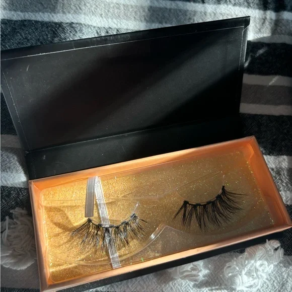NIB moxielash bundle set ! “Industry leading magnetic lashes and liner” - Picture 4 of 6